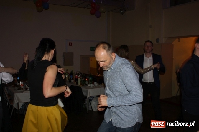 Zdjęcie w galerii na portalu naszraciborz.pl: Krzanowickie pogrzebanie basa wiadomości z regionu