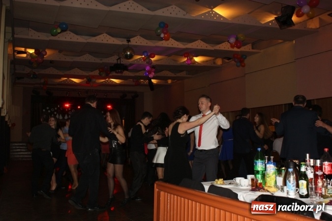 Zdjęcie w galerii na portalu naszraciborz.pl: Krzanowickie pogrzebanie basa wiadomości z regionu