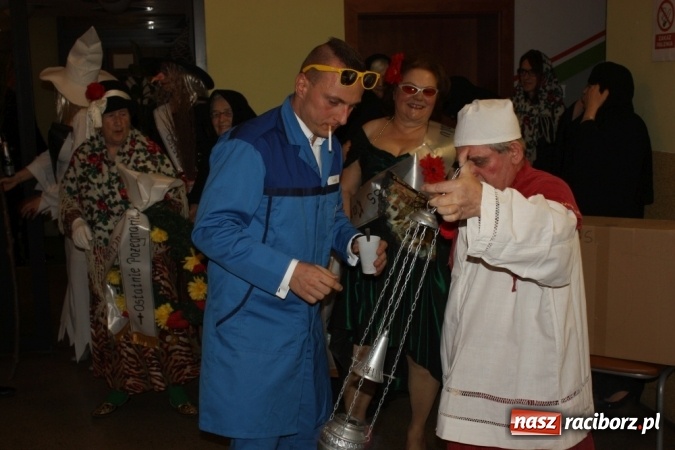 Zdjęcie w galerii na portalu naszraciborz.pl: Krzanowickie pogrzebanie basa wiadomości z regionu