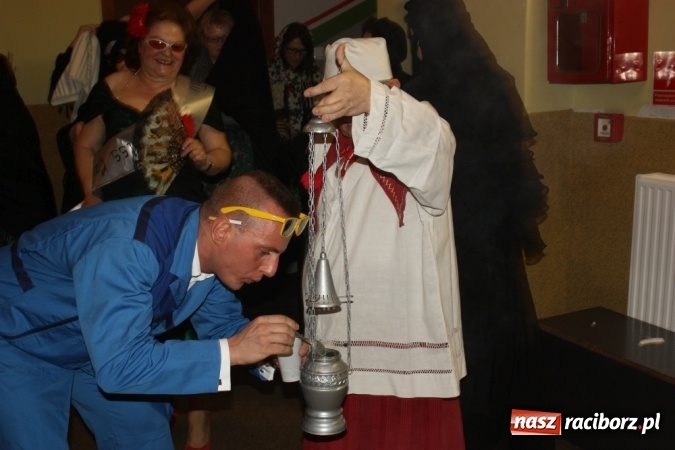 Zdjęcie w galerii na portalu naszraciborz.pl: Krzanowickie pogrzebanie basa wiadomości z regionu