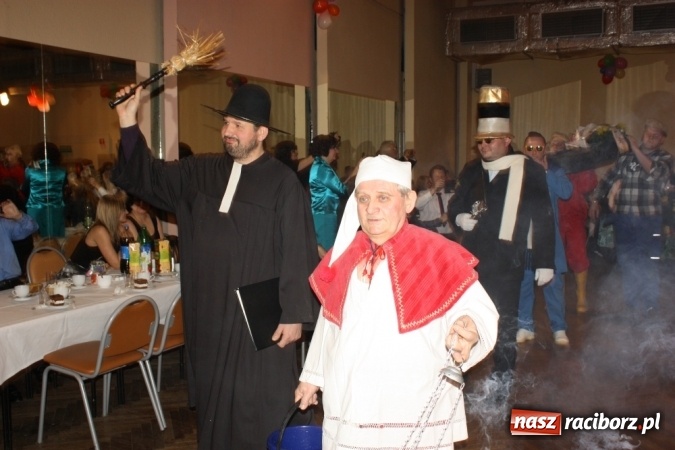 Zdjęcie w galerii na portalu naszraciborz.pl: Krzanowickie pogrzebanie basa wiadomości z regionu