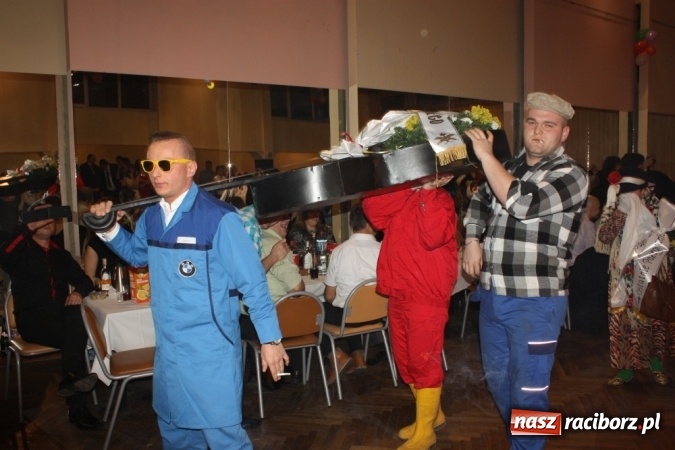 Zdjęcie w galerii na portalu naszraciborz.pl: Krzanowickie pogrzebanie basa wiadomości z regionu