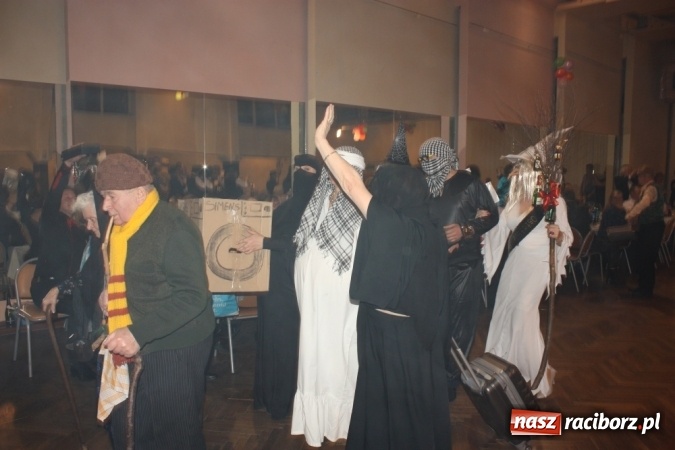 Zdjęcie w galerii na portalu naszraciborz.pl: Krzanowickie pogrzebanie basa wiadomości z regionu