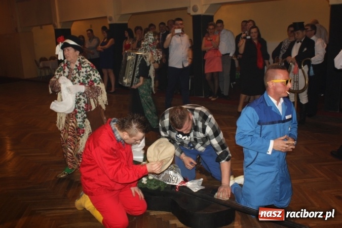 Zdjęcie w galerii na portalu naszraciborz.pl: Krzanowickie pogrzebanie basa wiadomości z regionu