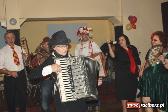 Zdjęcie w galerii na portalu naszraciborz.pl: Krzanowickie pogrzebanie basa wiadomości z regionu