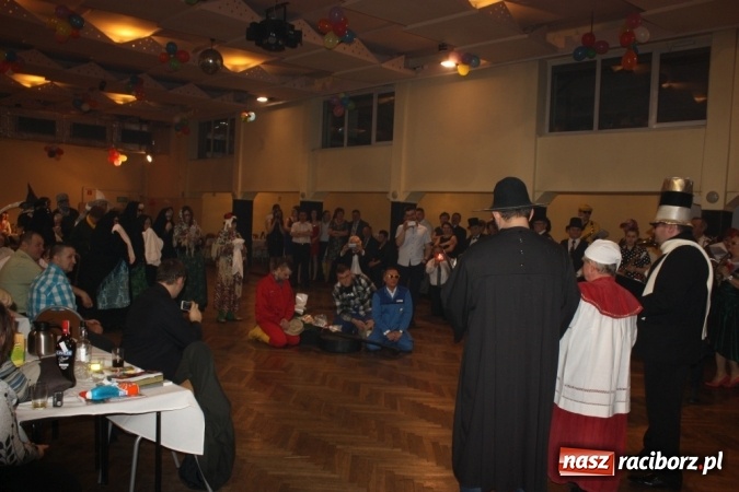 Zdjęcie w galerii na portalu naszraciborz.pl: Krzanowickie pogrzebanie basa wiadomości z regionu