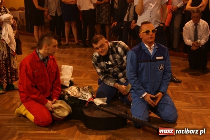 Zdjęcie w galerii na portalu naszraciborz.pl: Krzanowickie pogrzebanie basa wiadomości z regionu