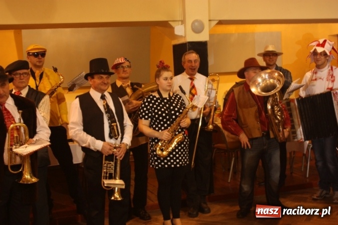 Zdjęcie w galerii na portalu naszraciborz.pl: Krzanowickie pogrzebanie basa wiadomości z regionu