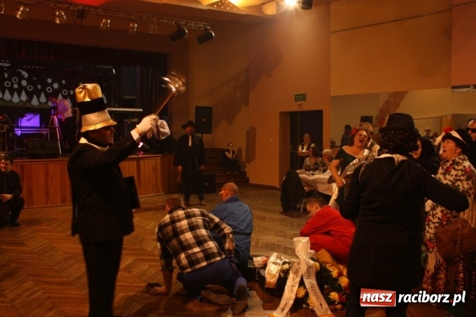 Zdjęcie w galerii na portalu naszraciborz.pl: Krzanowickie pogrzebanie basa wiadomości z regionu