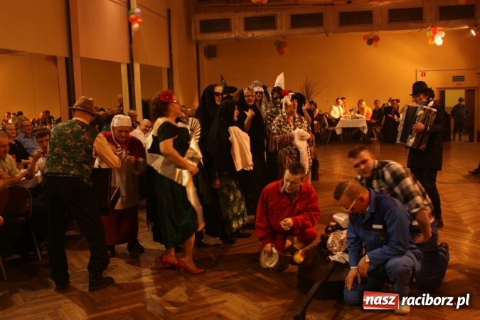 Zdjęcie w galerii na portalu naszraciborz.pl: Krzanowickie pogrzebanie basa wiadomości z regionu