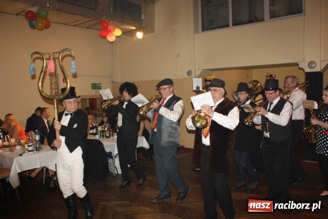 Zdjęcie w galerii na portalu naszraciborz.pl: Krzanowickie pogrzebanie basa wiadomości z regionu