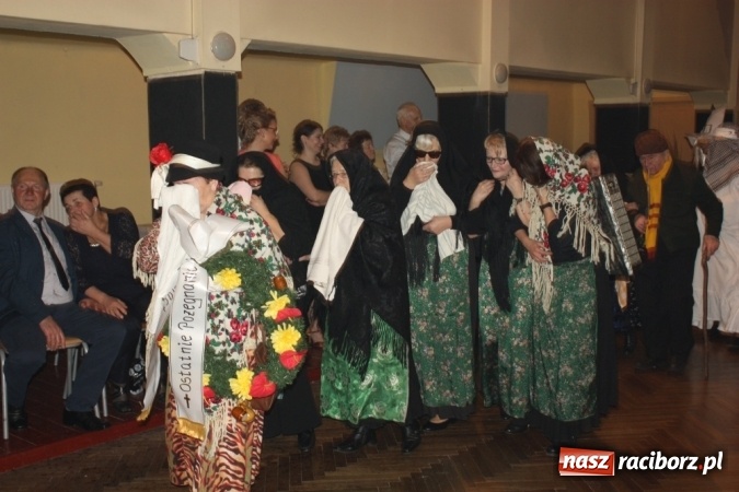 Zdjęcie w galerii na portalu naszraciborz.pl: Krzanowickie pogrzebanie basa wiadomości z regionu