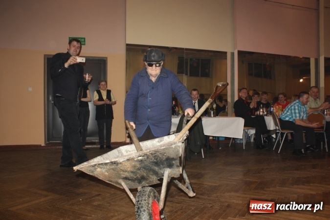 Zdjęcie w galerii na portalu naszraciborz.pl: Krzanowickie pogrzebanie basa wiadomości z regionu