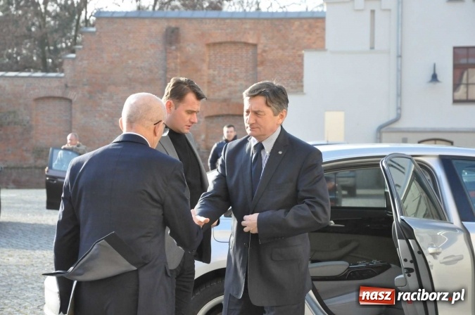 Zdjęcie w galerii na portalu naszraciborz.pl: Dawid Wacławczyk streszcza rozmowy na zamku z marszałkiem Sejmu wiadomości z regionu