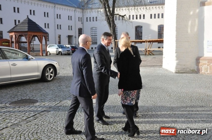 Zdjęcie w galerii na portalu naszraciborz.pl: Dawid Wacławczyk streszcza rozmowy na zamku z marszałkiem Sejmu wiadomości z regionu