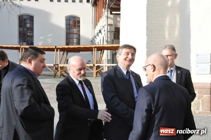 Zdjęcie w galerii na portalu naszraciborz.pl: Dawid Wacławczyk streszcza rozmowy na zamku z marszałkiem Sejmu wiadomości z regionu