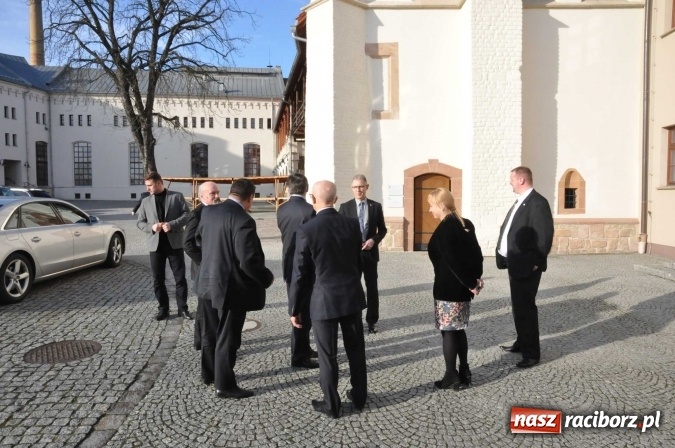 Zdjęcie w galerii na portalu naszraciborz.pl: Dawid Wacławczyk streszcza rozmowy na zamku z marszałkiem Sejmu wiadomości z regionu
