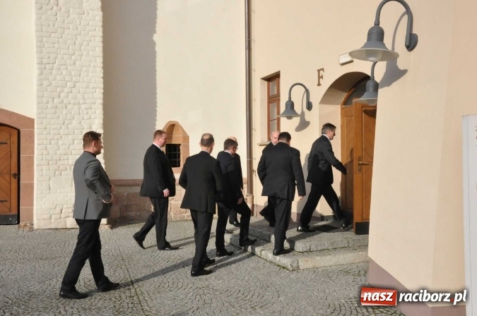 Zdjęcie w galerii na portalu naszraciborz.pl: Dawid Wacławczyk streszcza rozmowy na zamku z marszałkiem Sejmu wiadomości z regionu