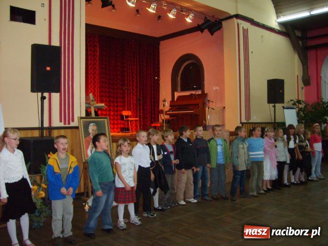 Zdjęcie w galerii na portalu naszraciborz.pl: DZIEŃ PAPIESKI w Borucinie wiadomości z regionu