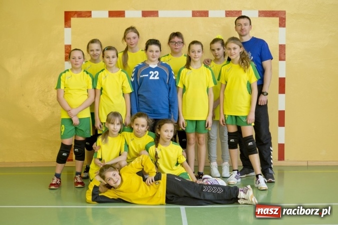 Zdjęcie w galerii na portalu naszraciborz.pl: Rozgrywki dziewczęcych drużyn piłki ręcznej w Pietrowicach Wielkich wiadomości z regionu