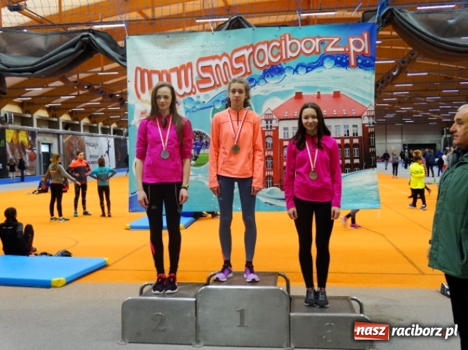 Zdjęcie w galerii na portalu naszraciborz.pl: Pierwsze lekkoatletyczne halowe mistrzostwa Śląska w ZSOMS wiadomości z regionu