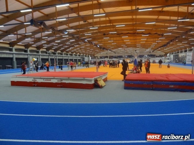 Zdjęcie w galerii na portalu naszraciborz.pl: Pierwsze lekkoatletyczne halowe mistrzostwa Śląska w ZSOMS wiadomości z regionu