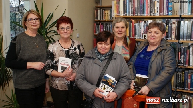 Zdjęcie w galerii na portalu naszraciborz.pl: Czytelnicy nagrodzeni w Plebiscycie na Książkę Roku 2015  wiadomości z regionu
