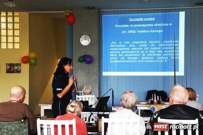 Zdjęcie w galerii na portalu naszraciborz.pl: Policjanci z wizytą u seniorów  wiadomości z regionu