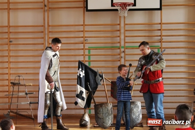 Zdjęcie w galerii na portalu naszraciborz.pl: Żywa lekcja historii w ZSP nr 3 na Płoni  wiadomości z regionu