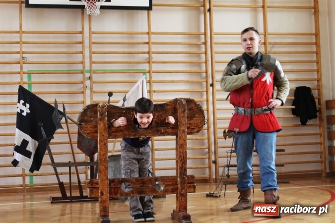 Zdjęcie w galerii na portalu naszraciborz.pl: Żywa lekcja historii w ZSP nr 3 na Płoni  wiadomości z regionu