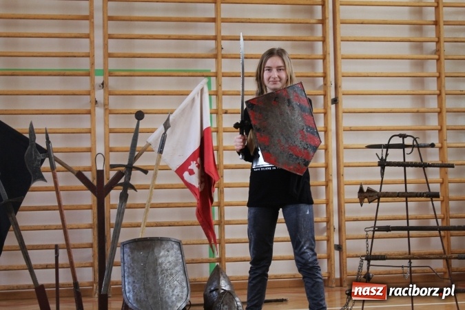 Zdjęcie w galerii na portalu naszraciborz.pl: Żywa lekcja historii w ZSP nr 3 na Płoni  wiadomości z regionu