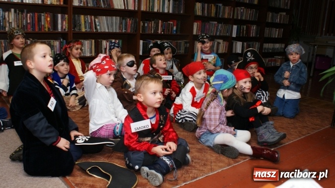 Zdjęcie w galerii na portalu naszraciborz.pl: Ahoj, ku nowej przygodzie, czyli Nocka w bibliotece w Markowicach wiadomości z regionu