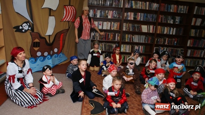 Zdjęcie w galerii na portalu naszraciborz.pl: Ahoj, ku nowej przygodzie, czyli Nocka w bibliotece w Markowicach wiadomości z regionu