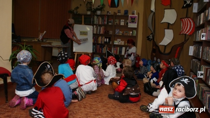 Zdjęcie w galerii na portalu naszraciborz.pl: Ahoj, ku nowej przygodzie, czyli Nocka w bibliotece w Markowicach wiadomości z regionu