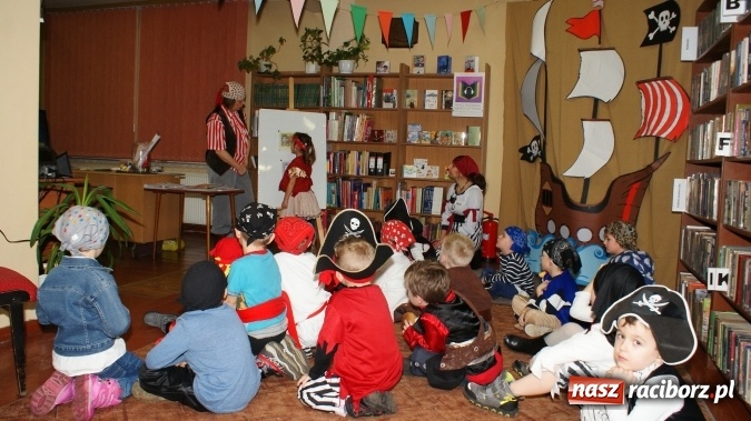 Zdjęcie w galerii na portalu naszraciborz.pl: Ahoj, ku nowej przygodzie, czyli Nocka w bibliotece w Markowicach wiadomości z regionu