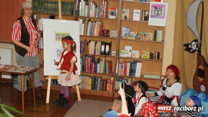 Zdjęcie w galerii na portalu naszraciborz.pl: Ahoj, ku nowej przygodzie, czyli Nocka w bibliotece w Markowicach wiadomości z regionu