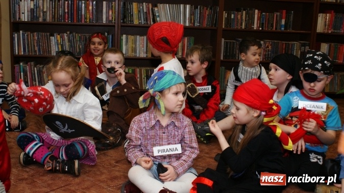 Zdjęcie w galerii na portalu naszraciborz.pl: Ahoj, ku nowej przygodzie, czyli Nocka w bibliotece w Markowicach wiadomości z regionu
