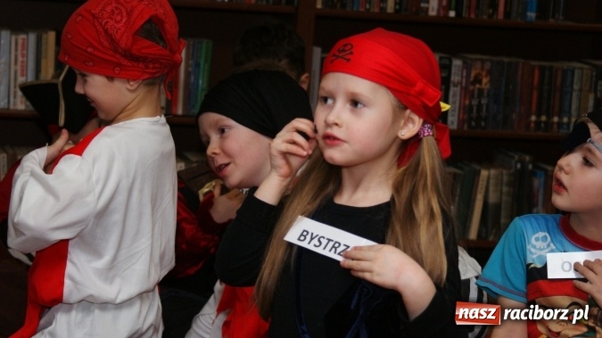 Zdjęcie w galerii na portalu naszraciborz.pl: Ahoj, ku nowej przygodzie, czyli Nocka w bibliotece w Markowicach wiadomości z regionu