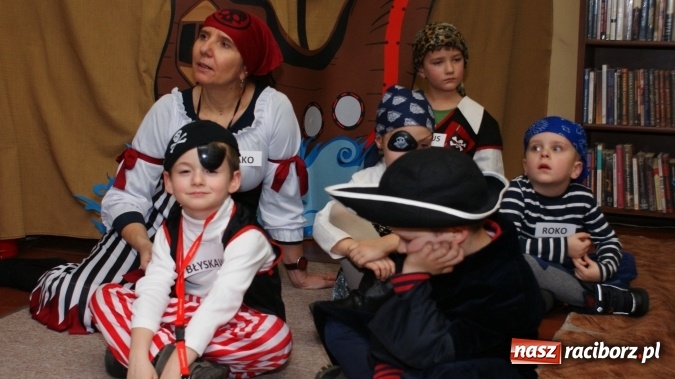 Zdjęcie w galerii na portalu naszraciborz.pl: Ahoj, ku nowej przygodzie, czyli Nocka w bibliotece w Markowicach wiadomości z regionu