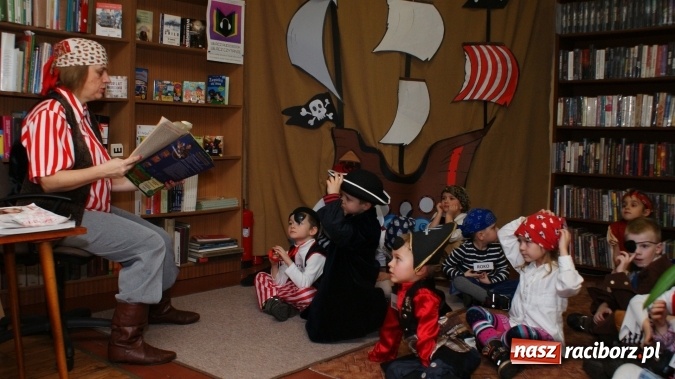 Zdjęcie w galerii na portalu naszraciborz.pl: Ahoj, ku nowej przygodzie, czyli Nocka w bibliotece w Markowicach wiadomości z regionu