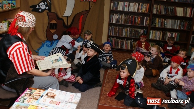 Zdjęcie w galerii na portalu naszraciborz.pl: Ahoj, ku nowej przygodzie, czyli Nocka w bibliotece w Markowicach wiadomości z regionu