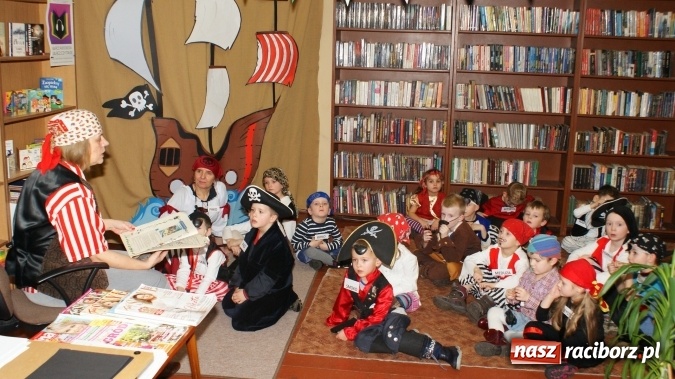 Zdjęcie w galerii na portalu naszraciborz.pl: Ahoj, ku nowej przygodzie, czyli Nocka w bibliotece w Markowicach wiadomości z regionu