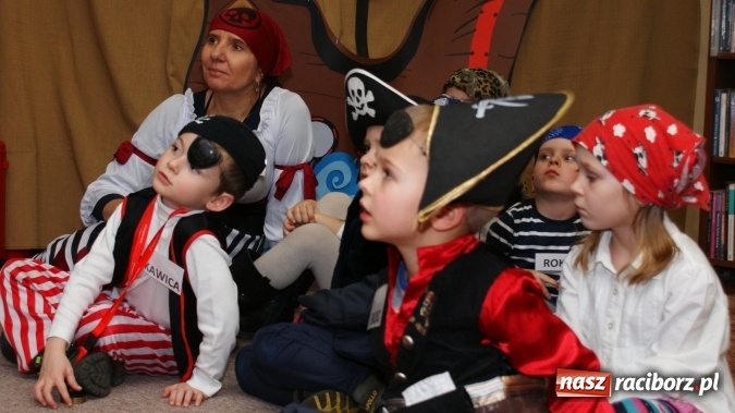 Zdjęcie w galerii na portalu naszraciborz.pl: Ahoj, ku nowej przygodzie, czyli Nocka w bibliotece w Markowicach wiadomości z regionu