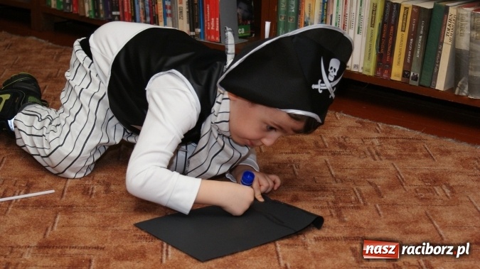 Zdjęcie w galerii na portalu naszraciborz.pl: Ahoj, ku nowej przygodzie, czyli Nocka w bibliotece w Markowicach wiadomości z regionu