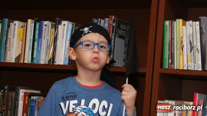 Zdjęcie w galerii na portalu naszraciborz.pl: Ahoj, ku nowej przygodzie, czyli Nocka w bibliotece w Markowicach wiadomości z regionu