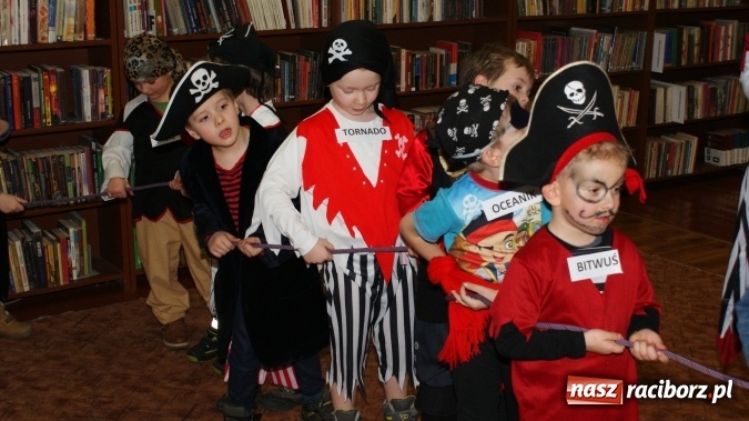 Zdjęcie w galerii na portalu naszraciborz.pl: Ahoj, ku nowej przygodzie, czyli Nocka w bibliotece w Markowicach wiadomości z regionu