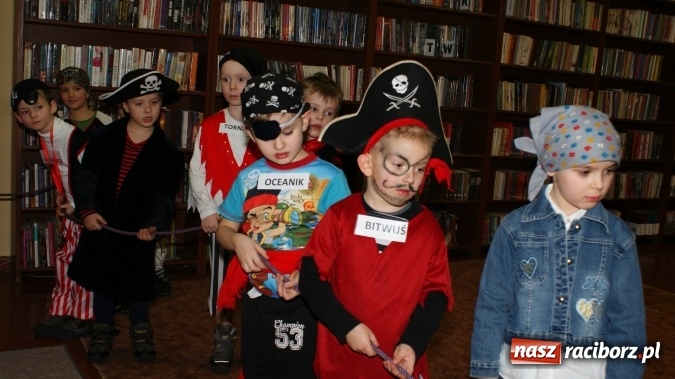 Zdjęcie w galerii na portalu naszraciborz.pl: Ahoj, ku nowej przygodzie, czyli Nocka w bibliotece w Markowicach wiadomości z regionu