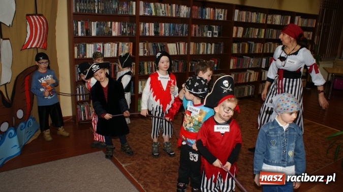 Zdjęcie w galerii na portalu naszraciborz.pl: Ahoj, ku nowej przygodzie, czyli Nocka w bibliotece w Markowicach wiadomości z regionu