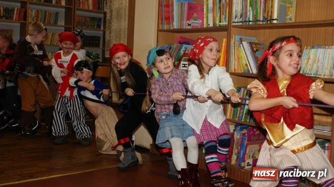 Zdjęcie w galerii na portalu naszraciborz.pl: Ahoj, ku nowej przygodzie, czyli Nocka w bibliotece w Markowicach wiadomości z regionu