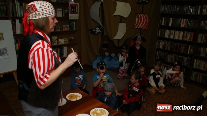 Zdjęcie w galerii na portalu naszraciborz.pl: Ahoj, ku nowej przygodzie, czyli Nocka w bibliotece w Markowicach wiadomości z regionu